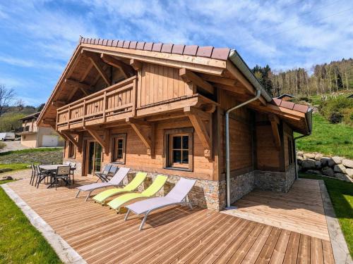 Cornimont House | Cozy Chalet Lumineux with Sauna Near Slopes and Trails