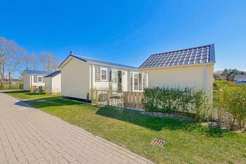 Callantsoog Ski Chalet | Chalet Luttikduin 16: Pet-Friendly Retreat by the Ocean