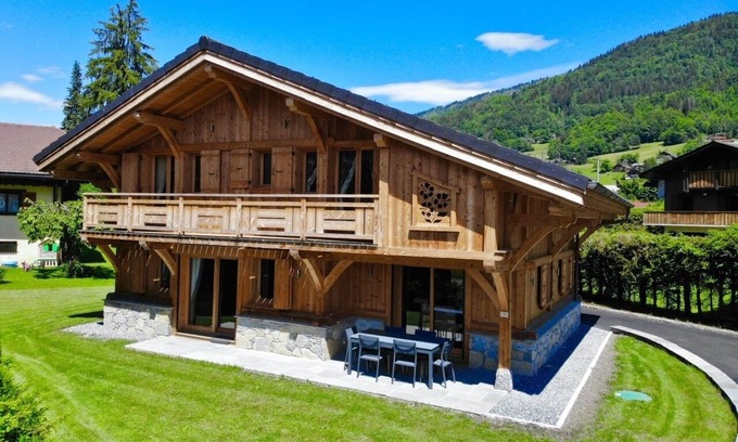 Samoens Ski Chalet | Explore Chalet luxe L'HIBISCUS: Spa & Hot Tub Retreat