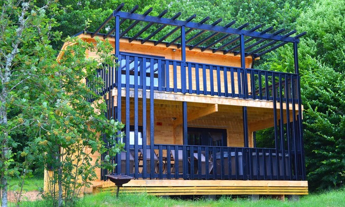 Chamberet Ski Chalet | Relax at Chalet Luxor & Spa with Pool and Pet-Friendly Stay