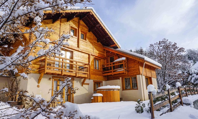 Saint-Chaffrey Ski Chalet | Experience Chalet Mélèzor: Sleeps 15 with Spa & Hot Tub