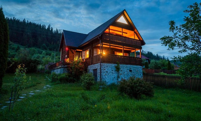 Lunca Bradului Ski Chalet | Chalet M: Guest Rated 9.8 with Oceanfront Amenities