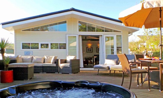 Mynytho Resort | Oceanfront Chalet M6 with Spa & Private Pool in Abersoch