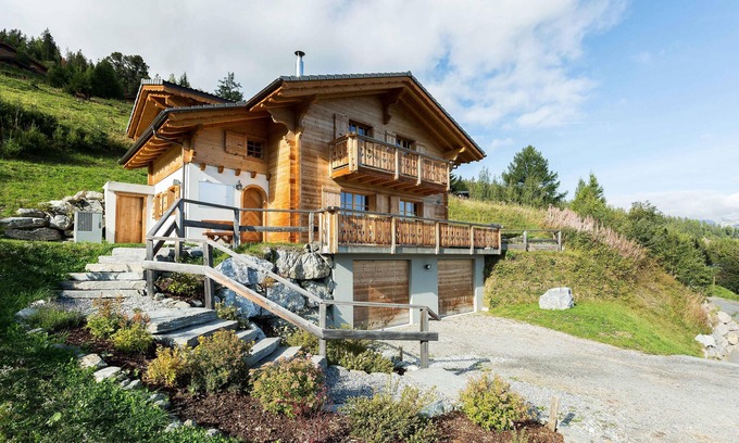 Riddes Ski Chalet | Idyllic Chalet Mandalay with Lake Views in La Tzoumaz