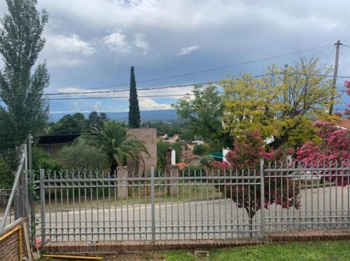 Villa Carlos Paz House | Discover Comfort at Chalet Mariam with Ocean Views