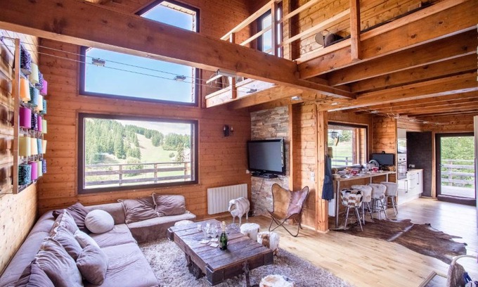 Peone Ski Chalet | Experience Chalet Massada with Pool, Jacuzzi & Ski Views