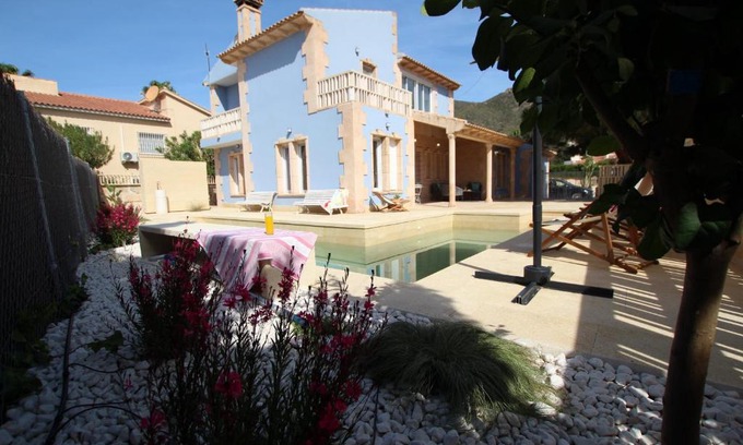 Bolnuevo Ski Chalet | Relax at Chalet Mediterráneo Bolnuevo with Family-Friendly Perks