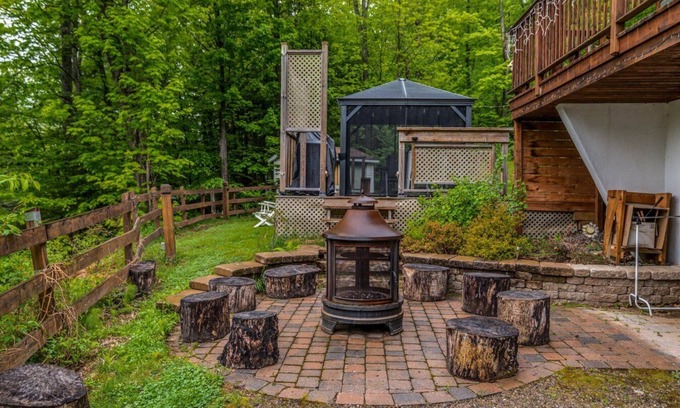 Amherst Cottage | Experience Chalet Merveilles Spa with Lake Views near Mont-Tremblant