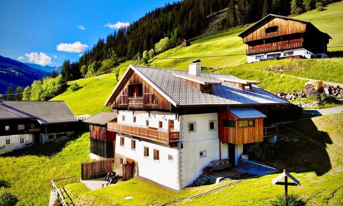 Heinfels House | Discover Chalet MESH-Mittereggerschneiderhof in the Dolomites