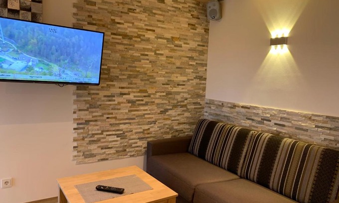 Waengle Apartment | Pet-Friendly Chalet Mia with Ocean View in Wängle