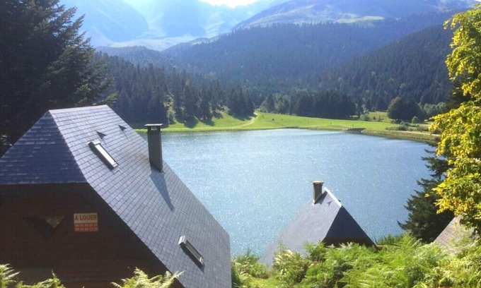 Campan Ski Chalet | Cozy Chalet Montagne: Lake View & Pet-Friendly Retreat