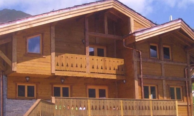 Montgellafrey Ski Chalet | Discover Chalet Montgellafrey: Pet-Friendly Retreat with Pool