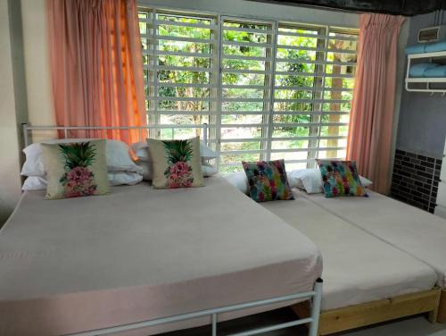Kampung Kuala Kenas Hotel | Riverside Retreat: Chalet Moris D' Rumah Bonda Escape