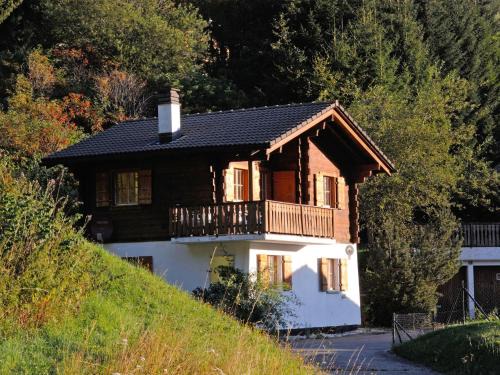 Moleson Ski Chalet | Inviting Chalet Mountain View - Pet Friendly Retreat Awaits