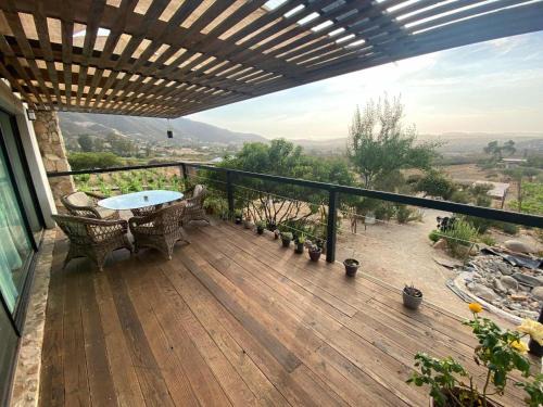 San Antonio de las Minas Apartment | Discover Chalet Nativo: Terrace Views & Beautiful Vineyard