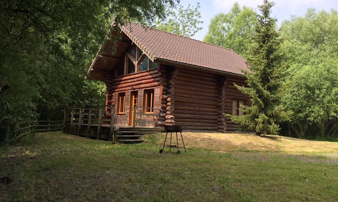 Quend Ski Chalet | Modern Chalet in Quend-Plage-les-Pins with Pool and Barbecue
