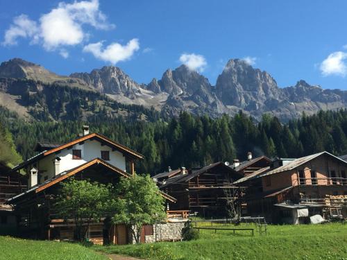 Falcade Apartment | Discover Chalet nel cuore delle Dolomiti: Rated 9.6/10
