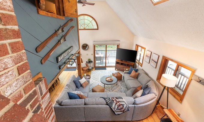 Intervale House | Inviting Chalet in the Woods with Private Hot Tub & Pool