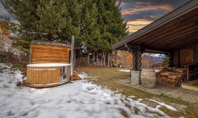 Riddes Cottage | Experience Comfort at Chalet Nicolas with Spa & Family Amenities