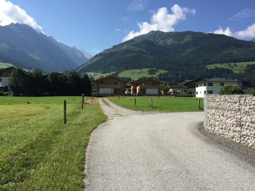 Niedernsill Ski Chalet | Chalet Noriker: Guest Rated 9/10 with Family-Friendly Amenities