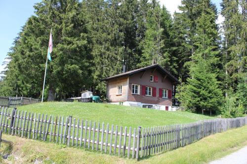 Gebertingen Ski Chalet | Chalet Nueschwendi: Pet-Friendly Retreat with Pool & Kids' Fun