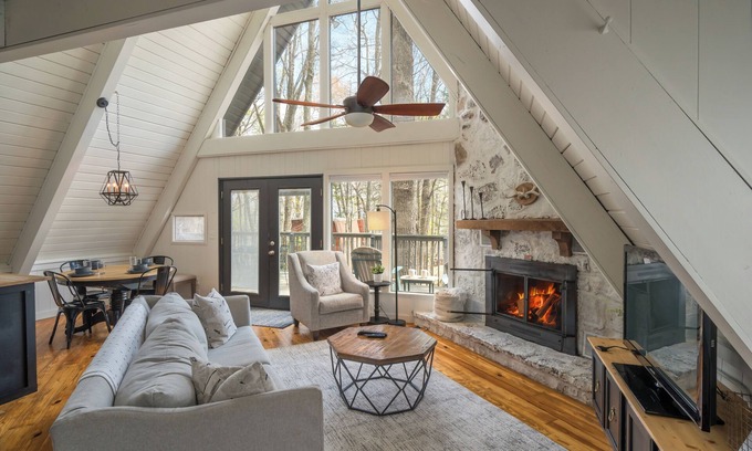 Chalet Village Ski Chalet | Chalet on Ski Mountain - Stunning Views of Mount LeConte - Right in Gatlinburg!