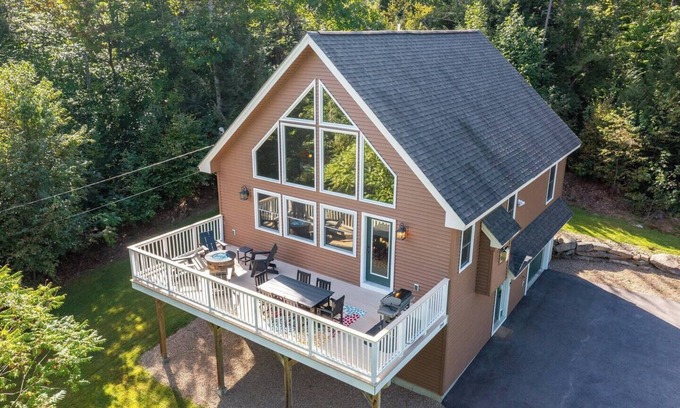 Birchview by the Saco House | Modern Mountain Retreat with Hot Tub & Fire Pit - 10/10 Rated