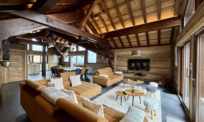 La Toussuire Ski Chalet | Chalet on the slopes with jacuzzi - up to 14 guests
