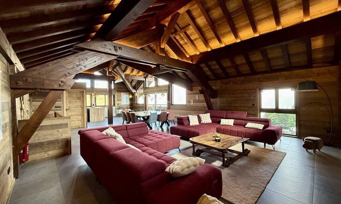 La Toussuire Ski Chalet | Chalet on the slopes with jacuzzi - up to 12 guests