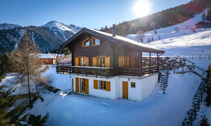 La Tzoumaz Ski Chalet | Top-Rated Chalet OnThePiste with Lake Views in La Tzoumaz