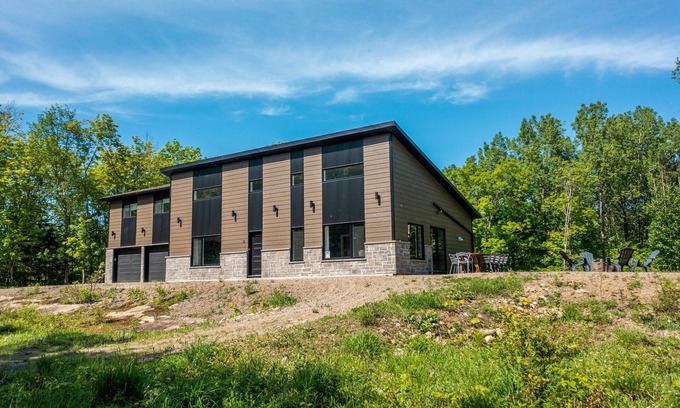 Mandeville Ski Chalet | Chalet Orion: Lake Hénault Access with Spa & Family Amenities