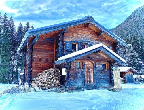 Chamonix-Mont-Blanc Ski Chalet | Discover Chalet Orval in Chamonix Argentiere - Rated 9.3
