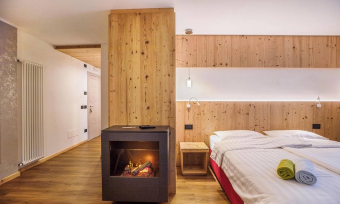 Campitello di Fassa Bed & Breakfast | Osmar Suite 1: Mountain View with Balcony & Wi-Fi Amenities