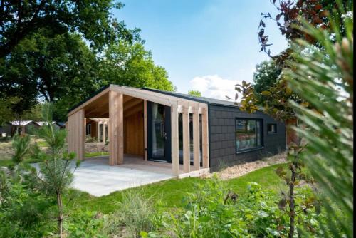 Kaatsheuvel House | Cozy Chalet Hackfort: 4-Star Stay with Private Pool & Hot Tub
