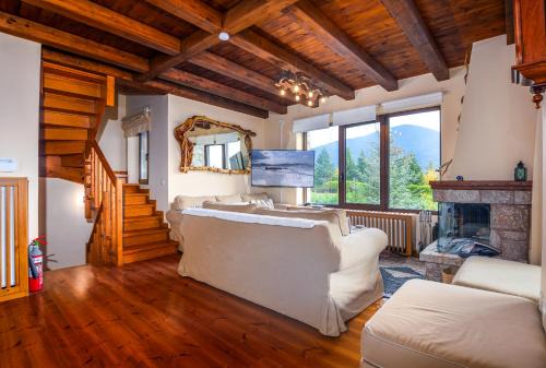 Kato Pedina Villa | Chalet Panorama -Three Level Escape in Parnassos