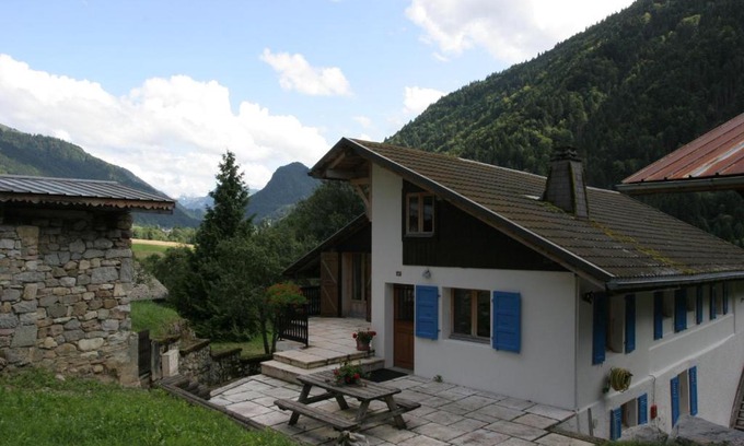 Saint-Jean-dʼAulps Ski Chalet | Chalet Peillex: Highly Rated Family-Friendly Getaway