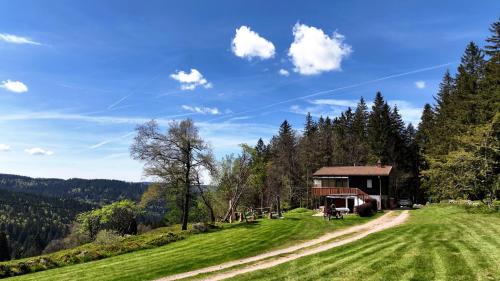 Gerardmer Bed & Breakfast | Oceanfront Retreat at Chalet Perle des Hauts - Rated 10/10