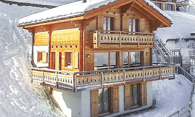 La Tzoumaz Ski Chalet | Lake View Retreat at Chalet Petit Sapin - 10/10 Guest Rated