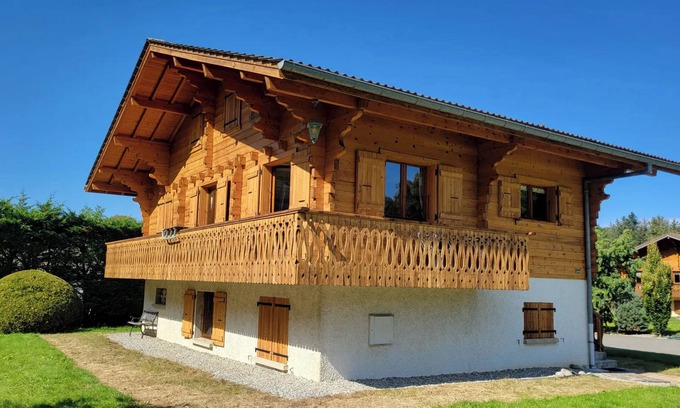 Bernex Ski Chalet | Chalet 'Phidel - 11 Personnes' with Mountain View, Private Terrace and Wi-Fi