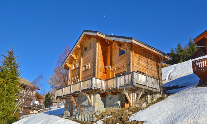 Montalbert Ski Chalet | Oceanfront Chalet Phoenix: 4-Star Pet Friendly Retreat