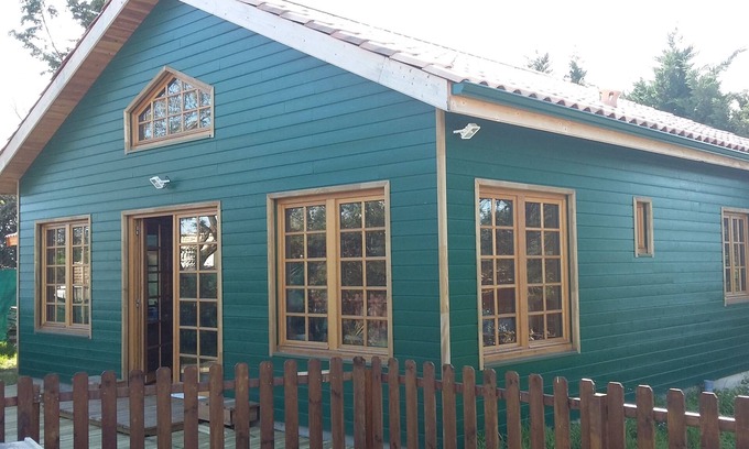 Le Verdon-sur-Mer Ski Chalet | Chalet Pieds Dans l'eau: Poolside Retreat Near Soulac Sur Mer