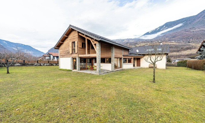 Aigueblanche Ski Chalet | Relaxing Chalet 'Pierre Et Bois' with Mountain Views