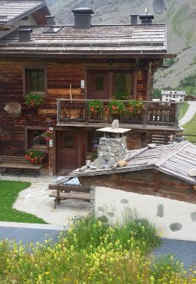 Trepalle Apartment | Pet-Friendly Retreat at Chalet Pila - Rated 9.5/10 by Guests