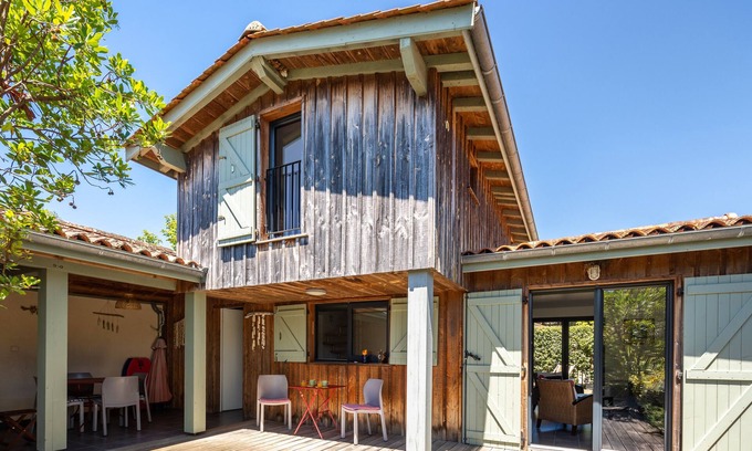 Hourtin House | Chalet 'Piqueyrot': Nature Retreat with Oceanfront Views