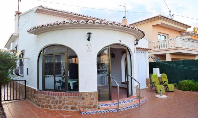 Oliva Ski Chalet | Family-Friendly Chalet Playa Pau Pi with Great Reviews