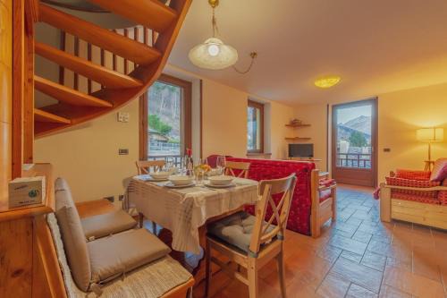 Entreves Apartment | Discover Chalet Pontal 7: Family-Friendly Getaway in Courmayeur
