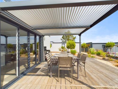 Bretignolles-sur-Mer Ski Chalet | Modern Retreat for 6 in Bretignolles with Pool Access