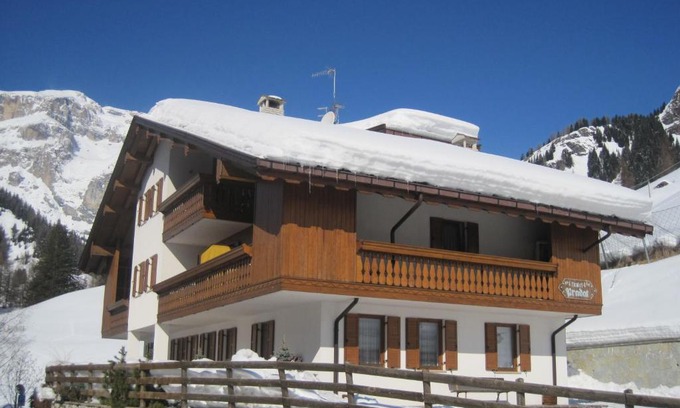 Arabba Apartment | Cozy Chalet Pradat: Family-Friendly with Breakfast Included