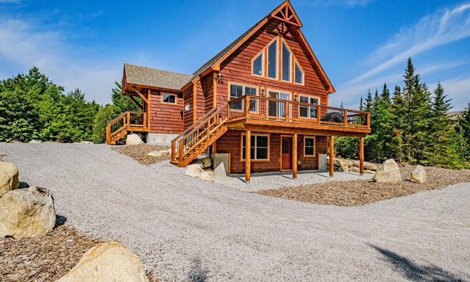 Bethel House | Chalet Quartz: Modern Retreat Near Downtown Bethel