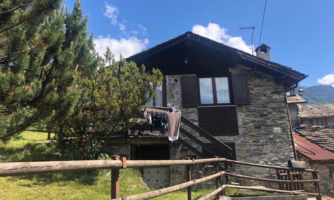 Chiesa in Valmalenco Ski Chalet | Welcoming Chalet Renzo: Ideal for Families with Kids